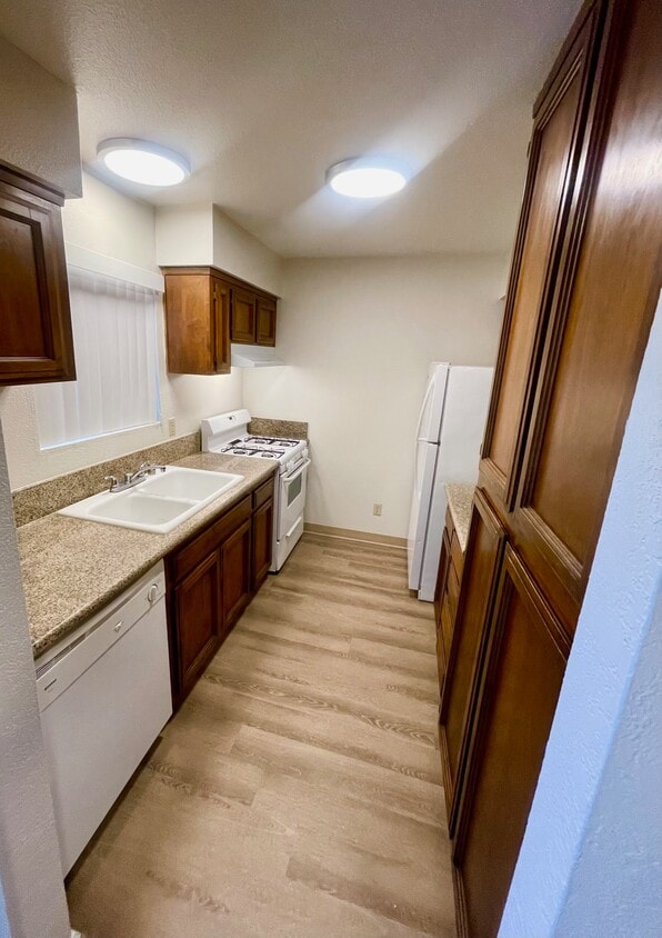 Primary Photo - Sunridge Townhomes