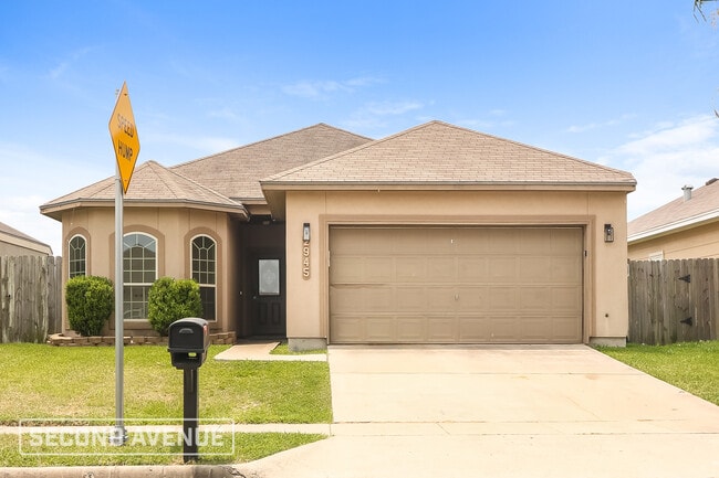Building Photo - 2945 Dante Dr