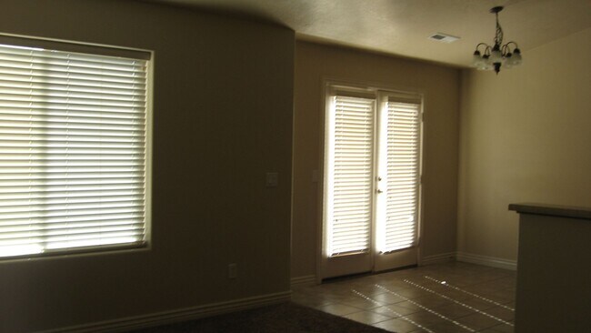 Foto del edificio - Spacious 3 Bedroom House