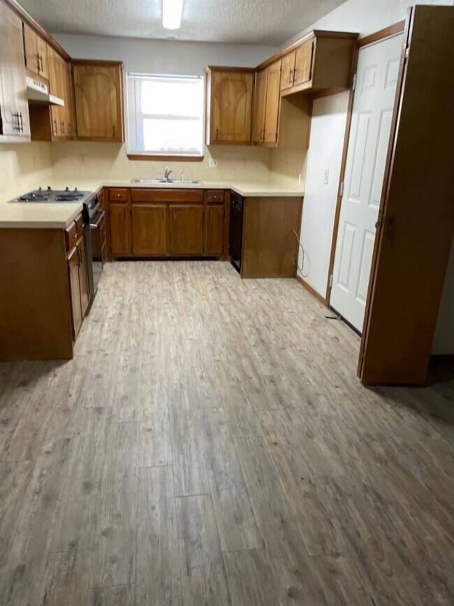 Building Photo - 7507 Avenue W