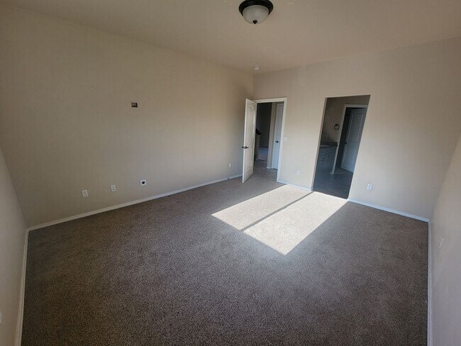 Foto del edificio - Gorgeous 5 bedroom in Quiet Kennewick Neig...