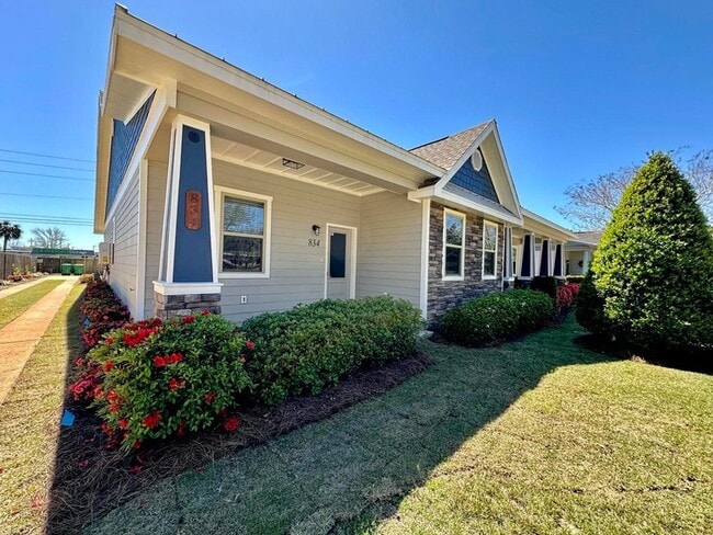 Building Photo - 834 Cannon Ln
