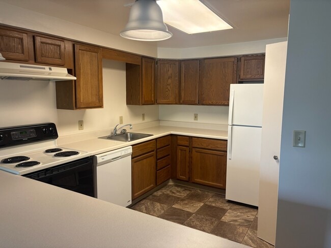 Building Photo - 2453 Kingston Ct