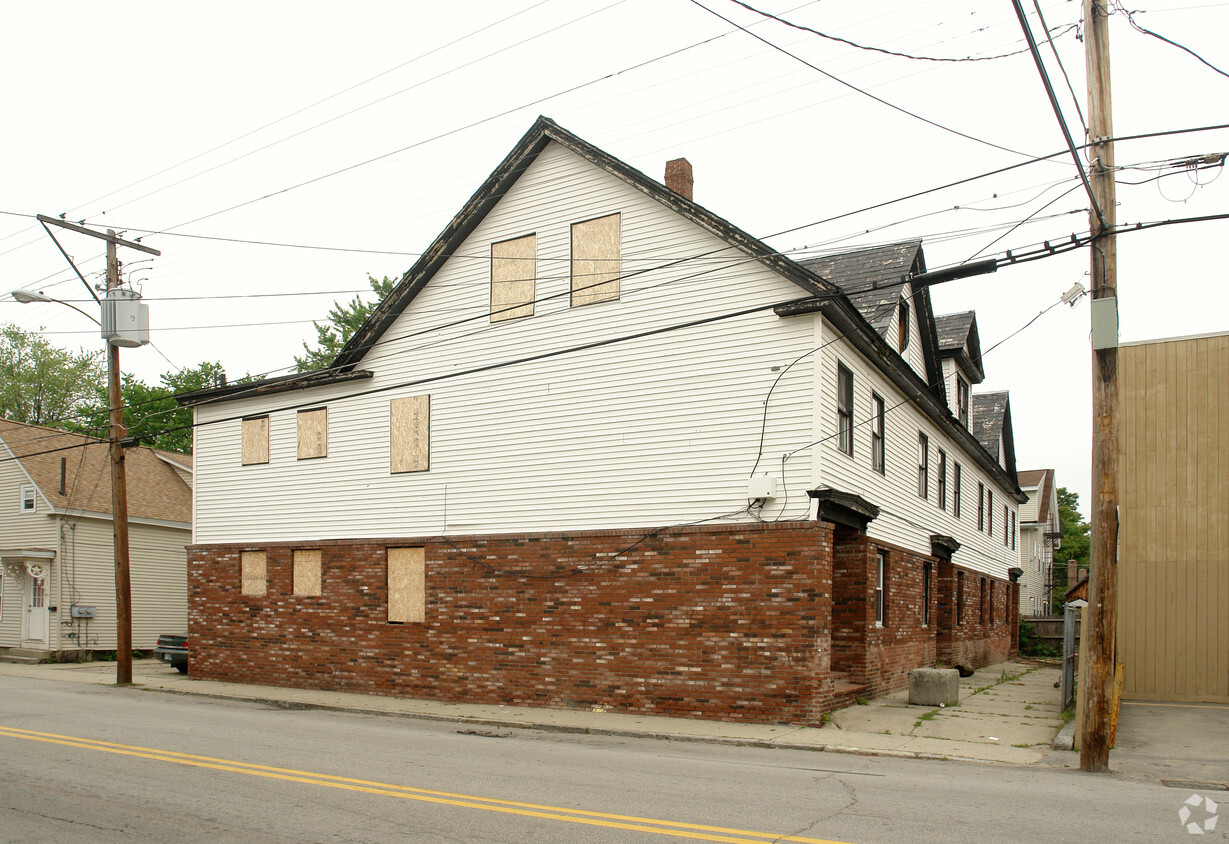 Primary Photo - 104 Pine St