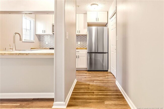 Building Photo - 275 Waterdown Dr