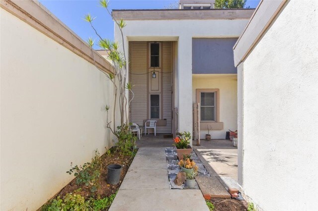 Building Photo - 3 Oak Tree Ln