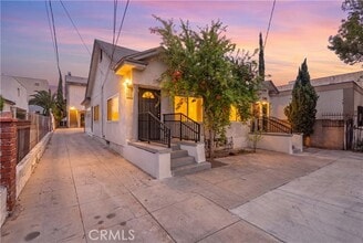 Building Photo - 1530 N Mariposa Ave