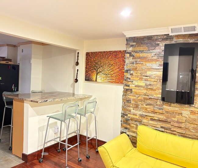 Foto del edificio - 1229 Girard St NW