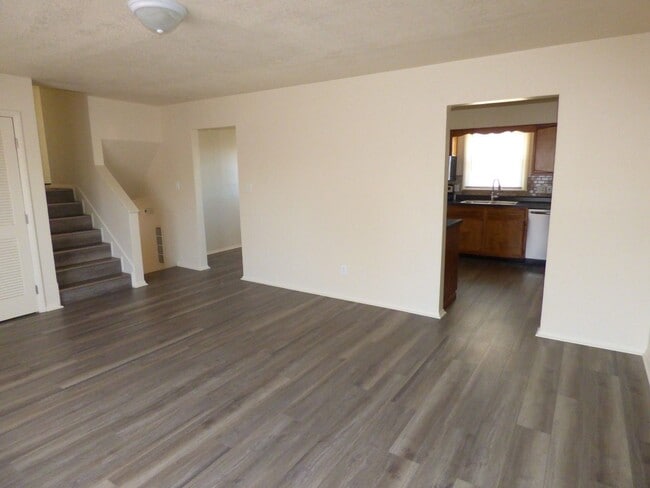 Building Photo - 6914 Autumn View Dr