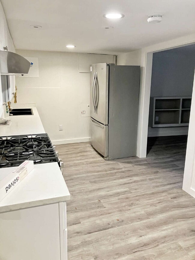 Building Photo - Spacious 1 Bedroom in quiet Milton area cl...