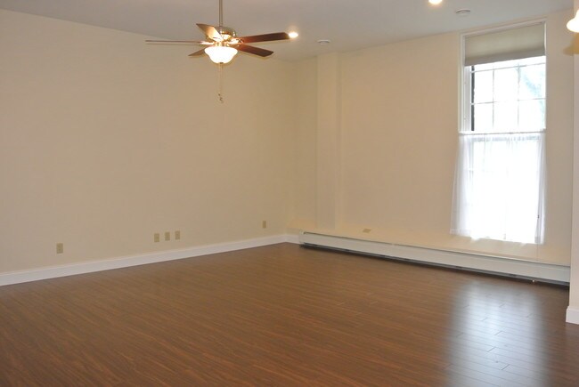Livingroom - 406 8th E St