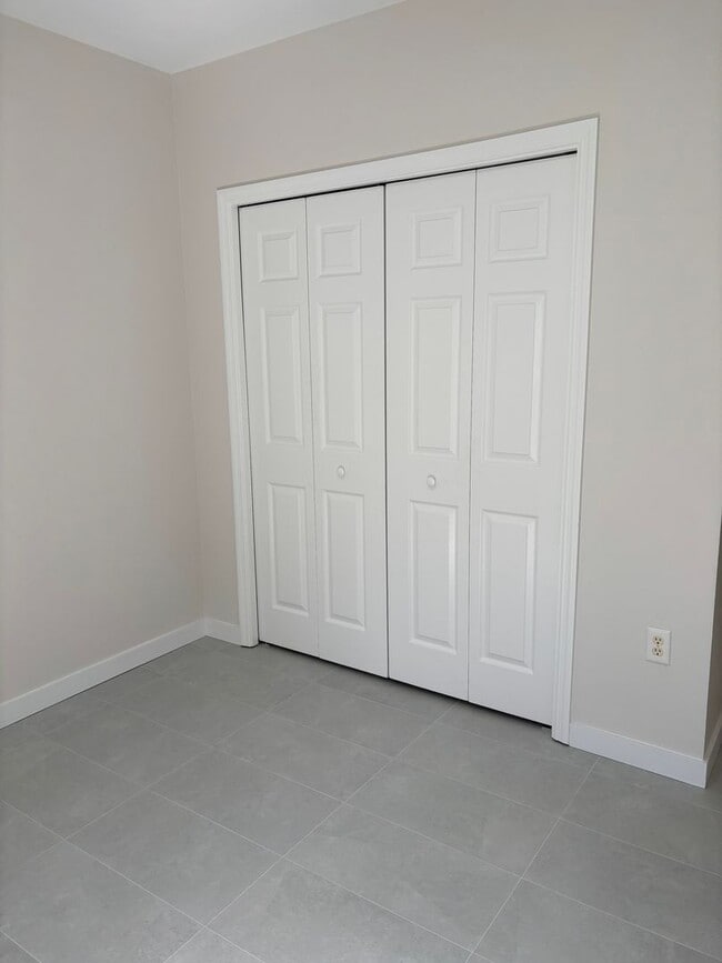 Foto del edificio - A MUST SEE THREE BEDROOM DUPLEX