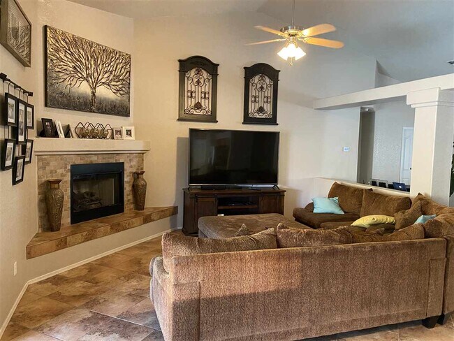 Foto del edificio - 8406 E Lorenzo Ln