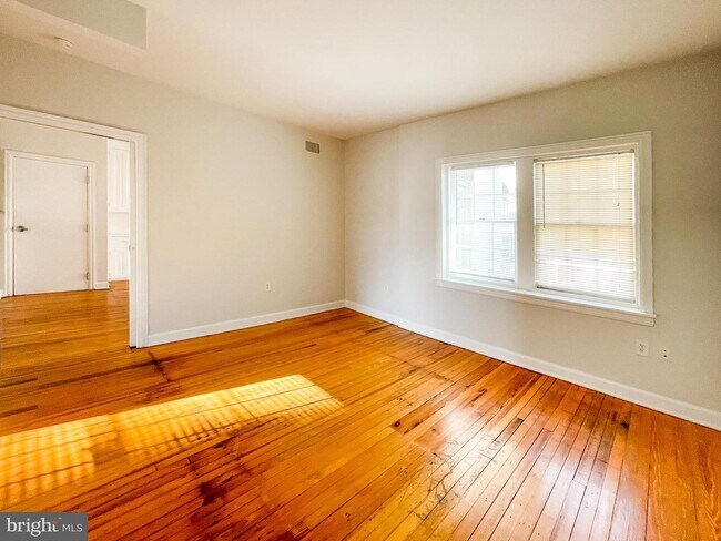 Foto del edificio - 222 W 9th St