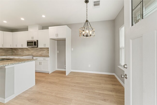 Building Photo - 5125 Jezebel St
