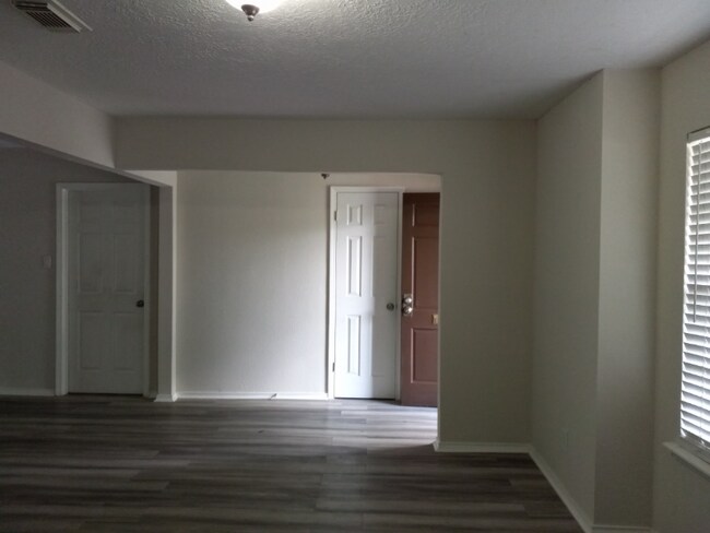 Foto del edificio - 15415 Poolview St