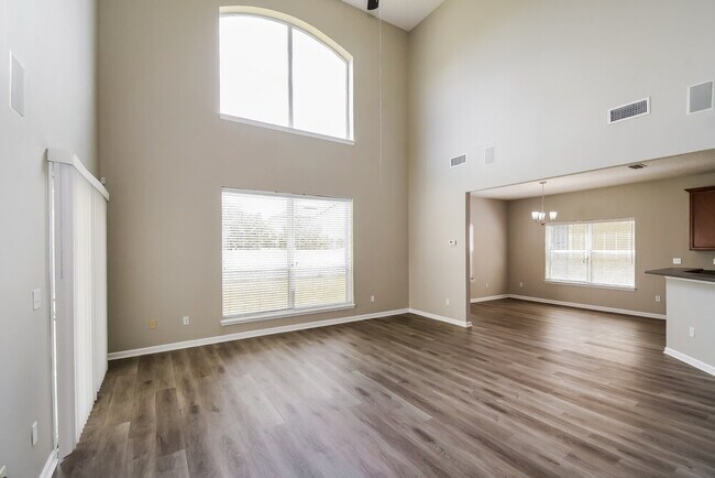 Foto del edificio - 3325 Horseshoe Trail Dr