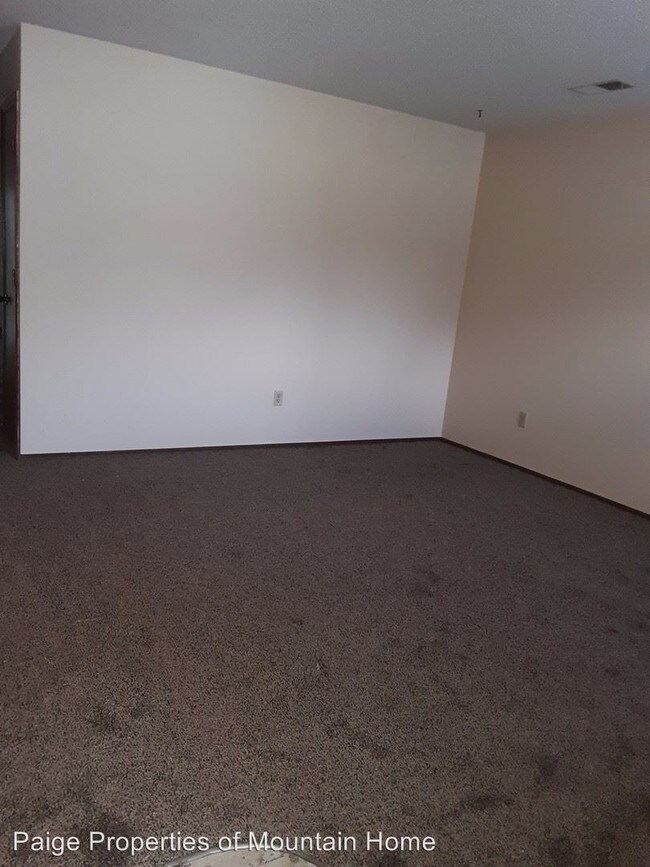 Building Photo - 914 Coley Dr