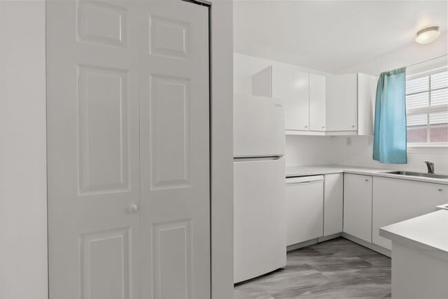 Building Photo - Now Available in Norfolk – Move-In Ready Townhouse!