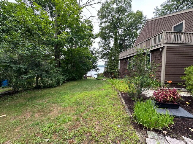 Foto del edificio - Peaceful Waterfront Living: 2-Story Home on River Road with Ample Outdoor Storage & Water Extras!