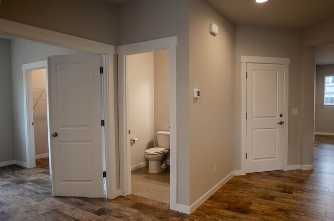Foto del edificio - 6820 Oleander Ave NE
