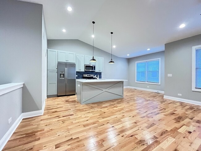 Building Photo - 724 Mallard Dr