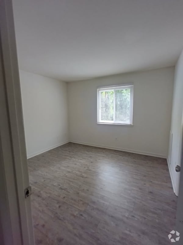 Building Photo - 600 Reusens Rd