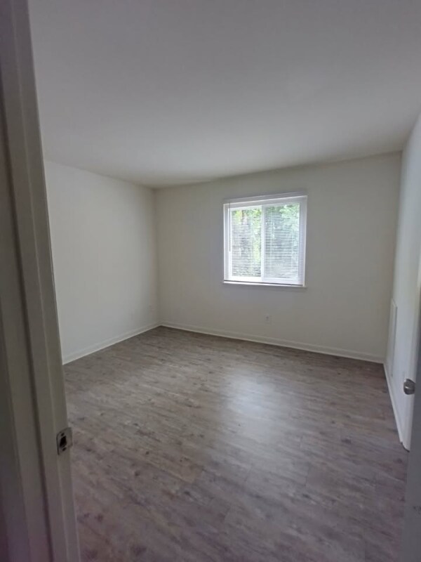 Building Photo - 600 Reusens Rd