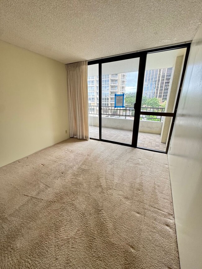 Foto del edificio - 2 bed 2 bath, 2 Reserved Parking at Nuuanu...