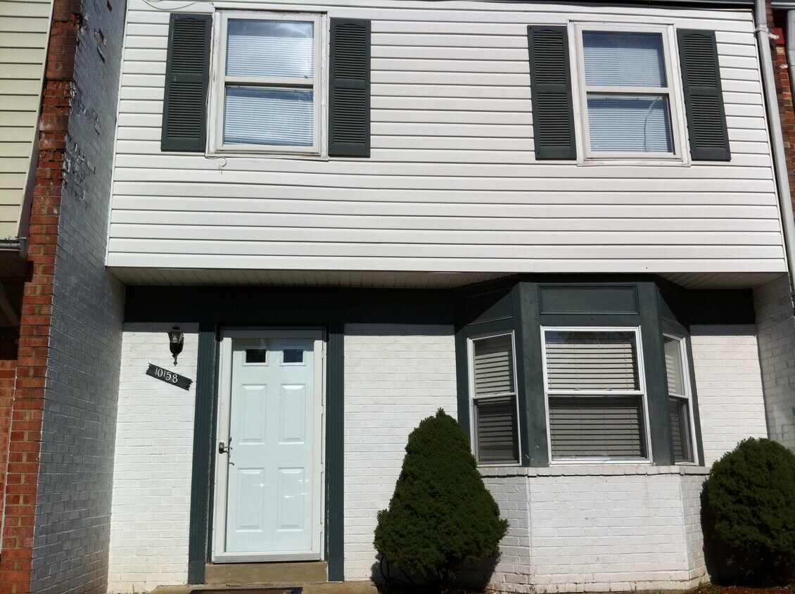Front House - 10158 Cannon Ball Ct