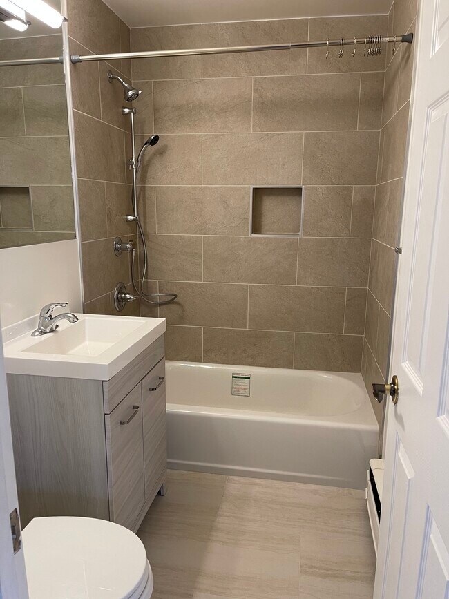 Master bath - 215 Virginia Ave