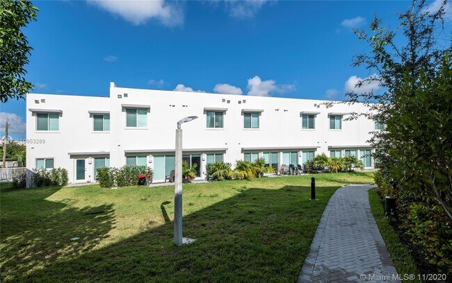 Foto del edificio - 521 NE 121st St
