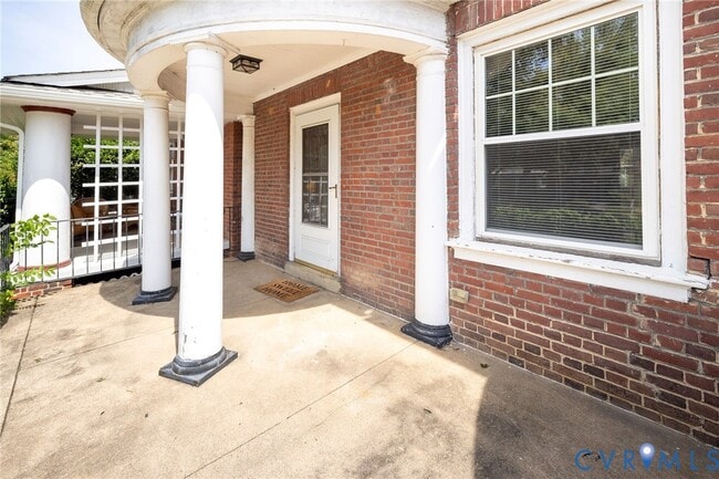 Building Photo - 2302 Maplewood Ave