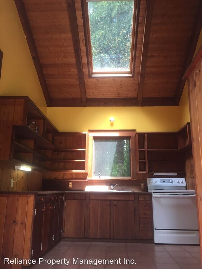 Building Photo - 3 br, 1.5 bath House - 25266 NW Dixie Moun...