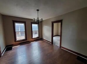 Building Photo - 1240 S Float Ave