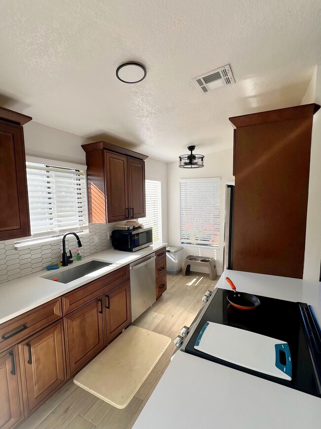 Building Photo - 11903 Sturbridge Ln