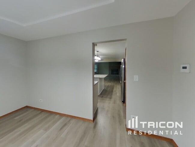 Building Photo - 4955 Vermette Cir