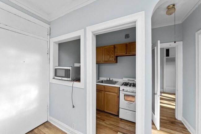 Foto del edificio - 0 bedroom in Chicago IL 60640