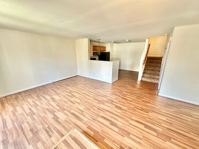 Building Photo - Fantastic 3 Bedroom Townhouse in Wellingto...