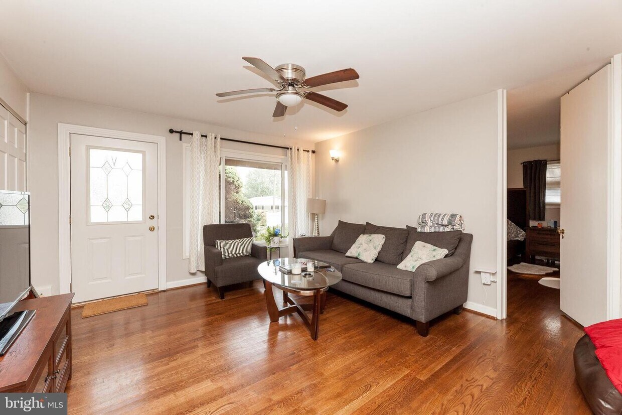 13500 Fitzhugh Ln, Woodbridge, VA 22191 House for Rent in Woodbridge