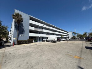 Building Photo - 1333 E Hallandale Beach Blvd