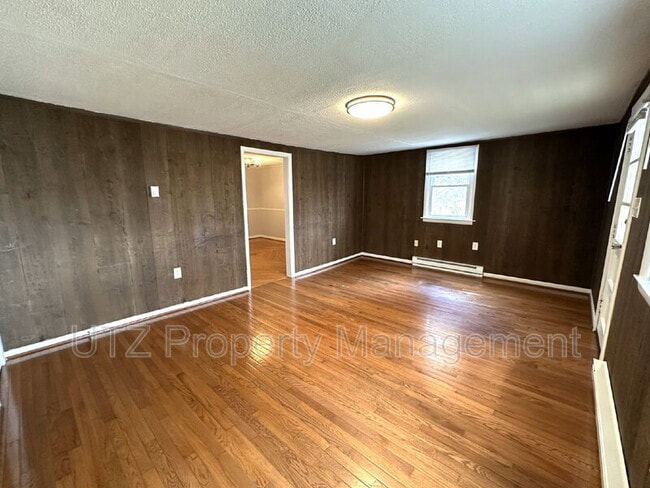 Building Photo - 2828 Cedarhurst Rd
