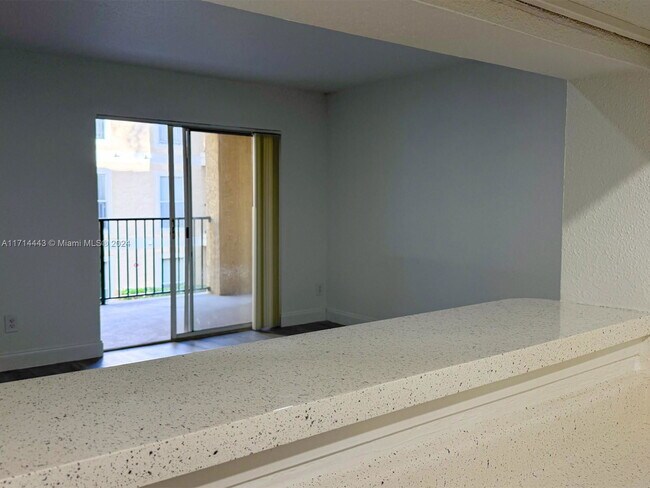 Foto del edificio - 755 Riverside Dr