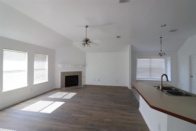 Building Photo - 5204 Prairie Ln