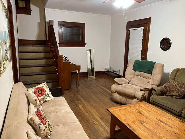 Foto del edificio - 1024 E Stewart St