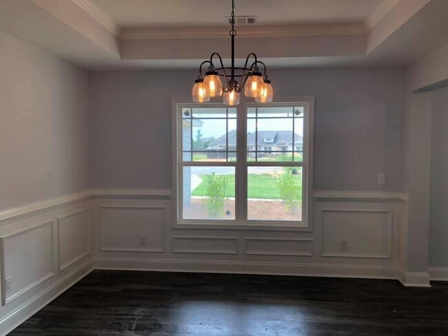 Building Photo - 18  Silver Eagle Court