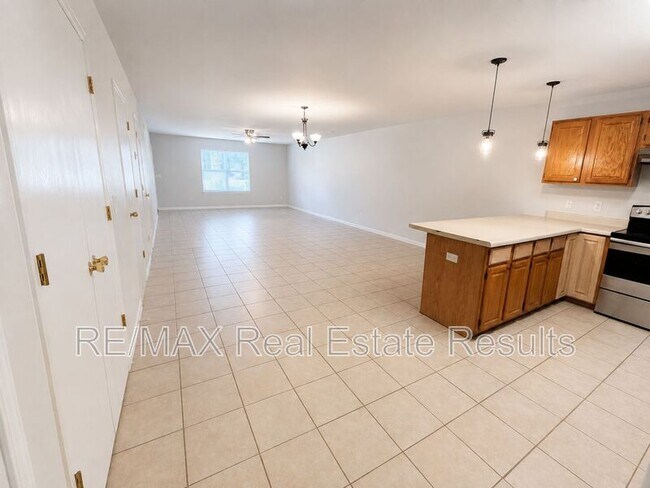 Building Photo - 290 Meadow Ct