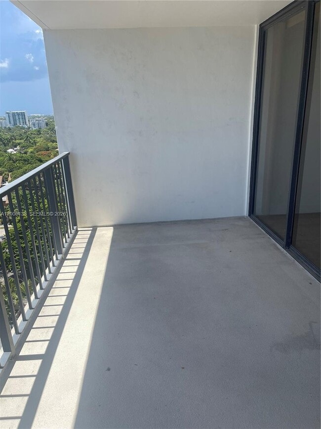 Building Photo - 1901 Brickell Ave