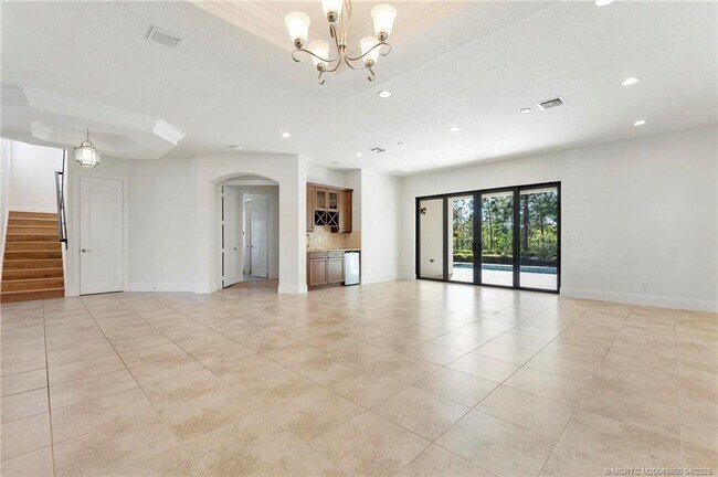 Building Photo - 255 Calmo Cir
