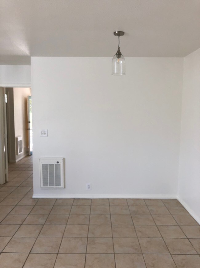 Building Photo - 305 S Sierra Ave